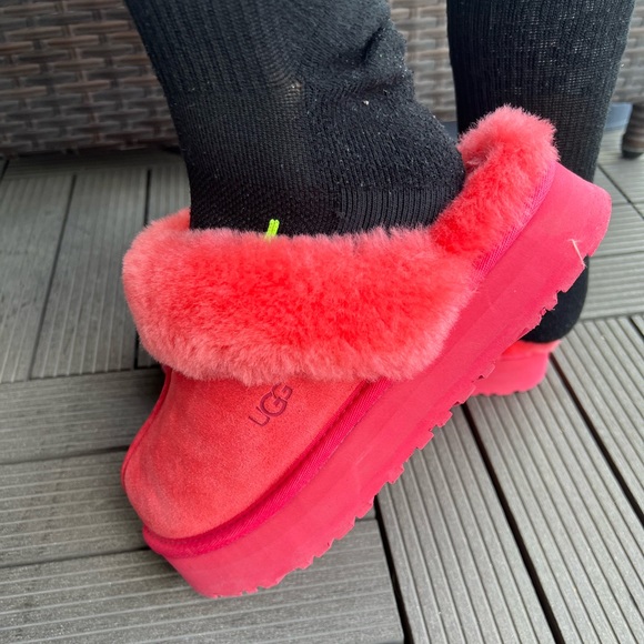 UGG slippers - Picture 2 of 4